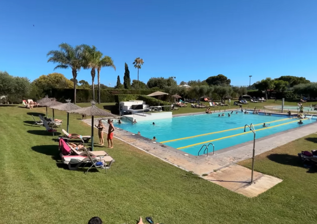 Piscina exterior de 50 metres