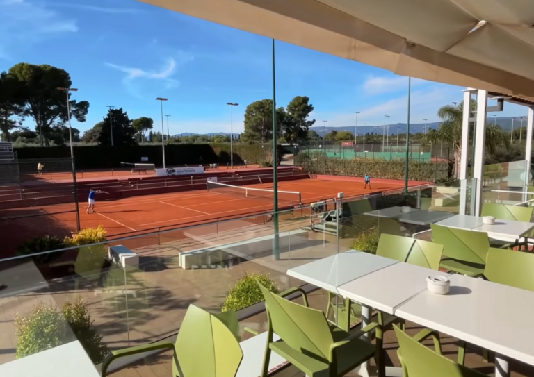 Terrassa del restaurant amb vistes a les pistes